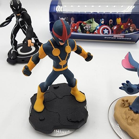 Disney Infinity 2.0 Portal Base Pad Figurines, Power Disc Plastic Storage Case - Picture 3 of 6